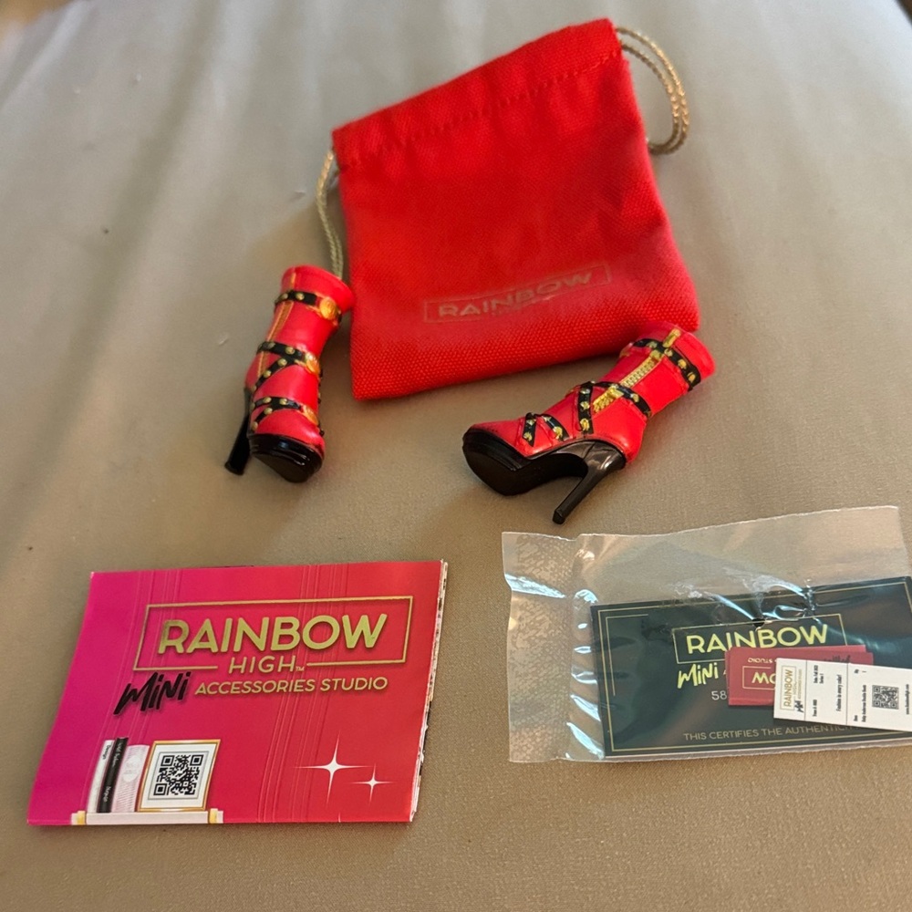 Rainbow High Mini Accessories Studio Pink and Black Boots